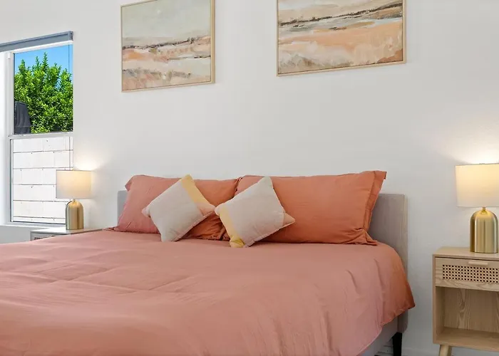Catalina Pool-side Hideaway 4 Bed 3 Bath Holiday home