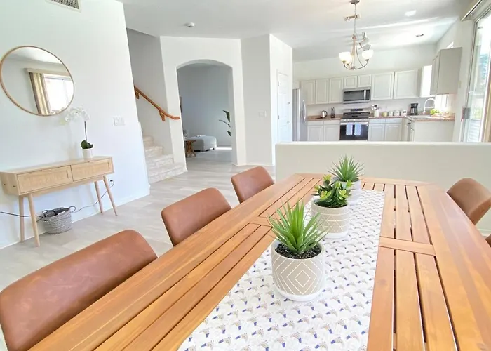 Catalina Pool-side Hideaway 4 Bed 3 Bath