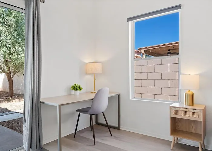 Catalina Pool-side Hideaway 4 Bed 3 Bath